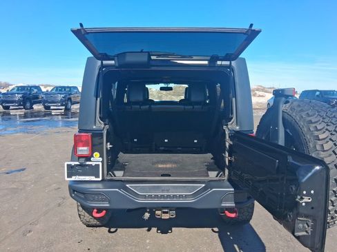 Used 2016 Jeep Wrangler Unlimited Rubicon image 13