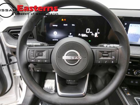 Used 2025 Nissan Kicks SV image 10