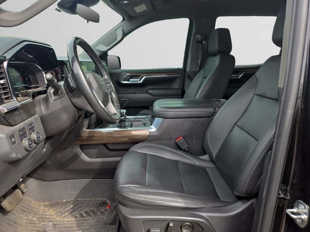 Used 2024 Chevrolet Silverado 1500 LT Trail Boss w/ LT Trail Boss Premium Package AWD/4WD image 11