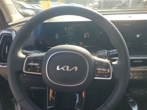 New 2025 Kia Sorento S image 13