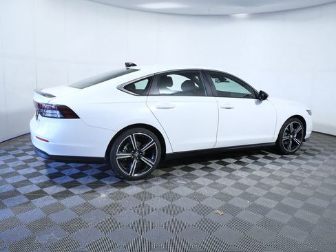 Used 2025 Honda Accord Sport image 9