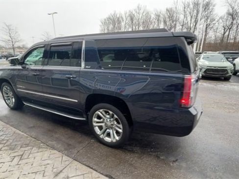 Used 2020 GMC Yukon XL SLT w/ Premium Edition image 6