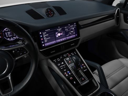 Certified 2023 Porsche Cayenne AWD/4WD image 33