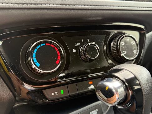 Used 2019 Honda HR-V LX image 9