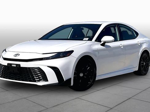 Used 2025 Toyota Camry SE FWD image 2