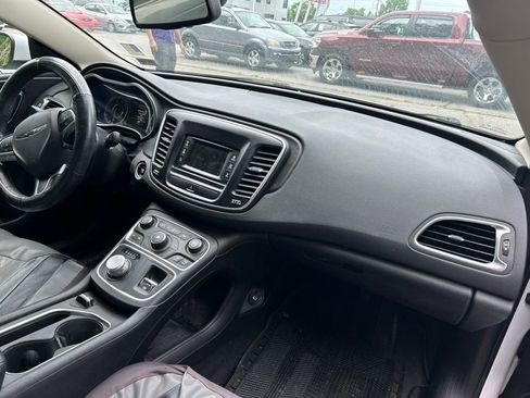 Used 2016 Chrysler 200 Limited w/ Convenience Group FWD image 5