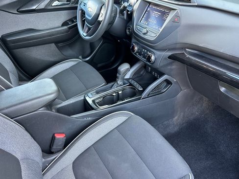Used 2022 Chevrolet TrailBlazer LT FWD image 15