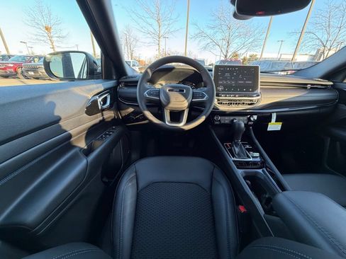 New 2026 Jeep Compass Latitude w/ Sun and Sound Group AWD/4WD image 13