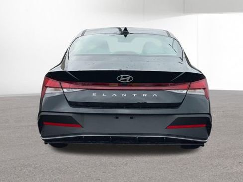 New 2026 Hyundai Elantra SE image 8