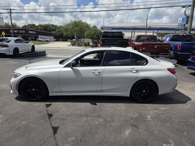 Used 2021 BMW 330i Sedan w/ M Sport Package RWD image 4