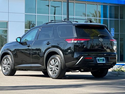 Used 2022 Nissan Pathfinder SV w/ SV Black Package FWD image 6