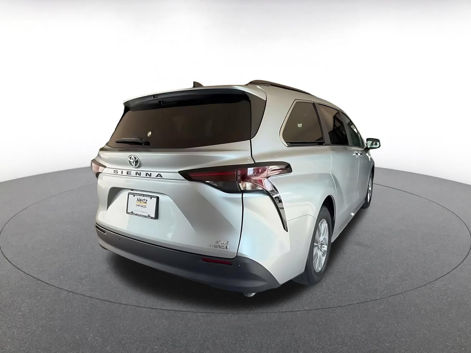 Used 2024 Toyota Sienna XLE FWD image 13