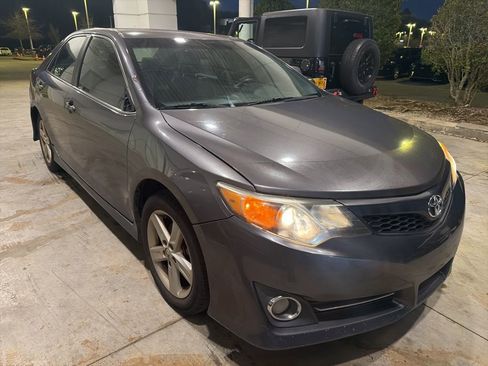 Used 2014 Toyota Camry SE image 4