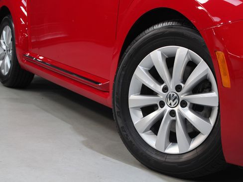 Used 2018 Volkswagen Beetle 2.0T S image 24