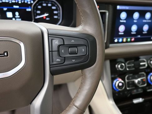 Used 2021 GMC Yukon XL Denali w/ Denali Premium Package RWD image 32