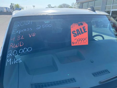 Used 2021 Chevrolet Express 2500 w/ Driver Convenience Package image 3