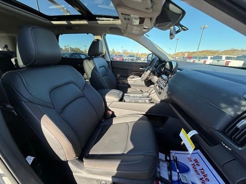 New 2025 Nissan Pathfinder SL w/ SL Premium Package image 20