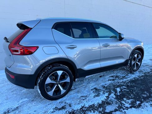 Used 2024 Volvo XC40 B5 Plus image 6