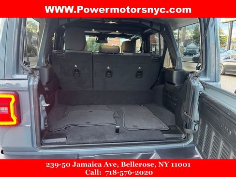 Used 2025 Jeep Wrangler Unlimited Sahara w/ Safety Group AWD/4WD image 9