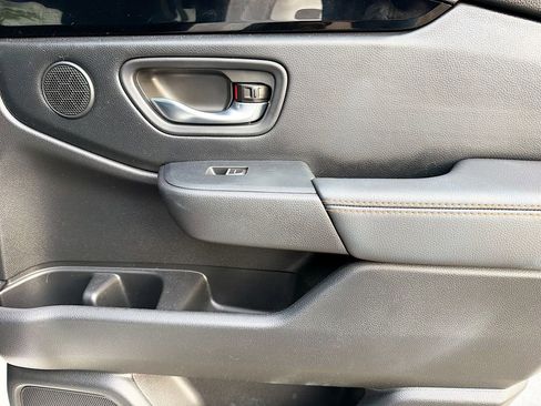 Used 2025 Honda Pilot TrailSport image 31