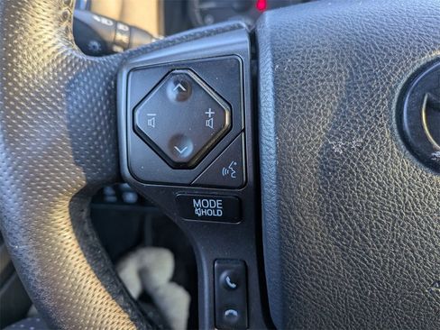 Used 2017 Toyota Tacoma TRD Sport image 18