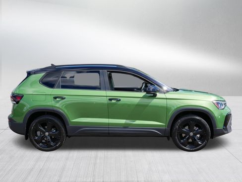 Certified 2025 Volkswagen Taos SE AWD/4WD image 7