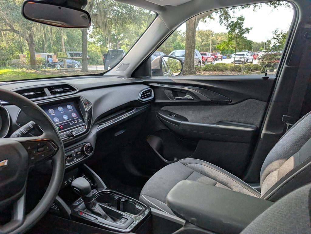 Used 2023 Chevrolet TrailBlazer LT w/ Convenience Package FWD image 14