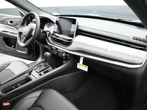 New 2026 Jeep Compass Latitude w/ Mopar Graphics Package image 25