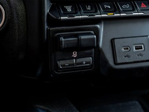 Used 2022 Chevrolet Silverado 2500 High Country w/ Safety Package II image 28