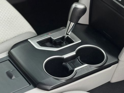 Used 2012 Toyota Camry LE FWD image 21