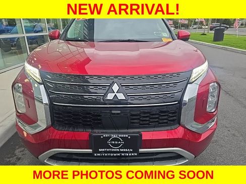 Used 2023 Mitsubishi Outlander SE AWD/4WD image 2