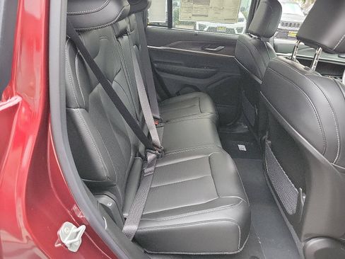 New 2025 Jeep Grand Cherokee Limited w/ Luxury Tech Group II AWD/4WD image 17