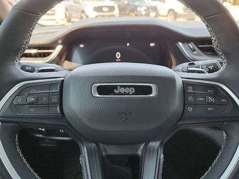 Used 2025 Jeep Grand Cherokee L Laredo w/ Luxury Tech Group I RWD image 11