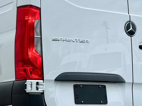 Used 2025 Mercedes-Benz Sprinter 2500 image 15