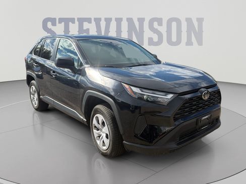 Used 2025 Toyota RAV4 LE AWD/4WD image 7