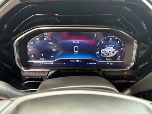 Used 2024 Chevrolet Silverado 2500 High Country w/ Technology Package AWD/4WD image 16