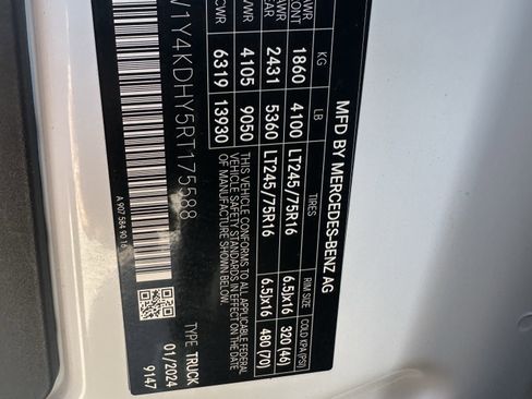 Used 2024 Mercedes-Benz Sprinter 2500 image 29