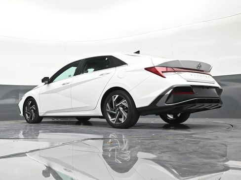 Used 2024 Hyundai Elantra Limited FWD image 23