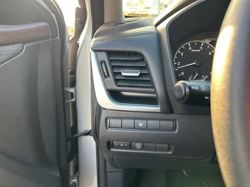 Used 2023 Nissan Rogue SV image 26