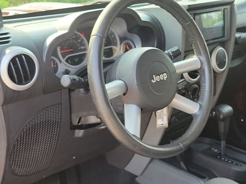 Used 2009 Jeep Wrangler Unlimited Sahara w/ Dual Top Group AWD/4WD image 14