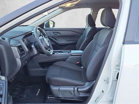 Used 2024 Nissan Rogue S FWD image 15