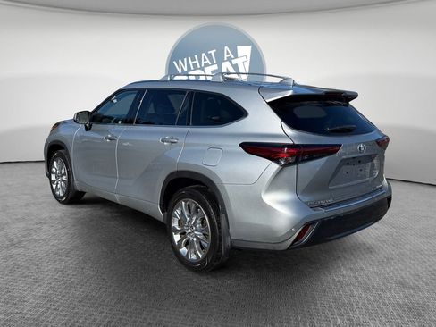 Used 2022 Toyota Highlander Limited image 6