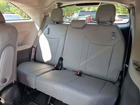 Used 2023 Toyota Sienna XLE AWD/4WD image 11