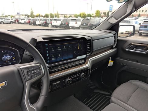 Used 2025 Chevrolet Silverado 1500 LT AWD/4WD image 21