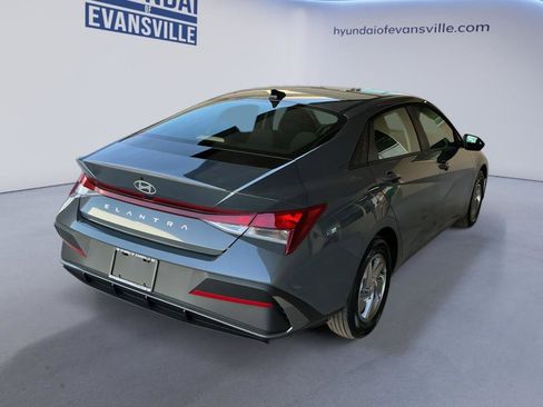 New 2026 Hyundai Elantra SE FWD image 5