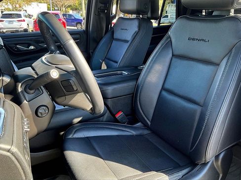 Used 2021 GMC Yukon Denali w/ Denali Ultimate Package image 18