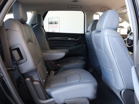 Used 2018 Buick Enclave Essence FWD image 22