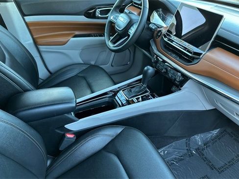 Certified 2024 Jeep Compass Limited image 17