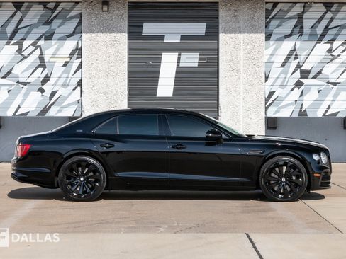 Used 2024 Bentley Flying Spur V8 image 18