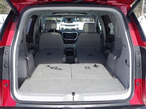 Used 2023 GMC Acadia AWD SLE image 40